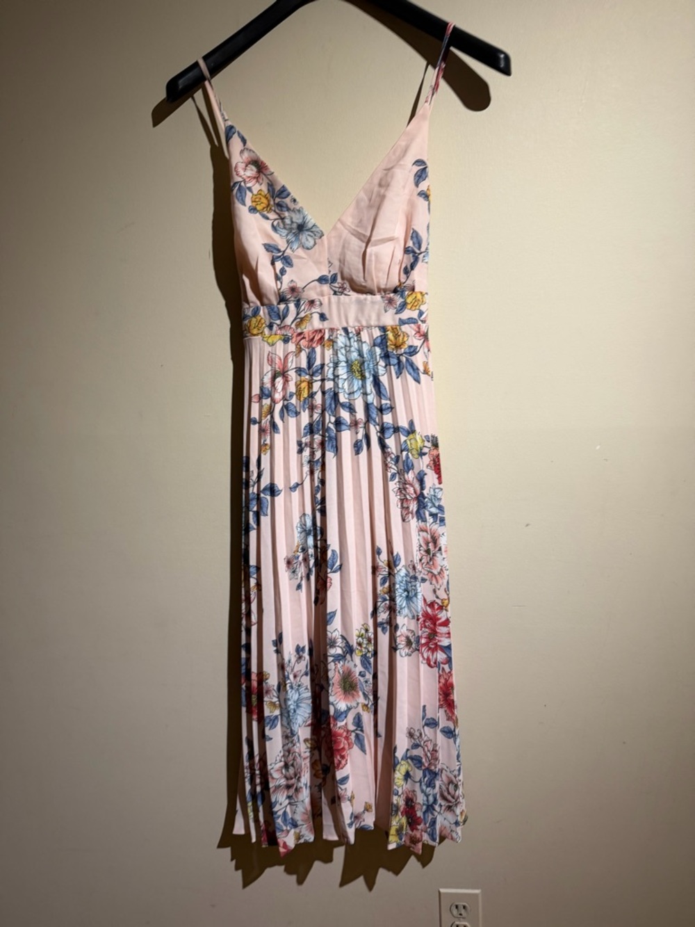 Pink Floral Maxi Dress with V-Neck - Picture 6 of 10